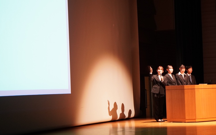 卒業研究発表会開催